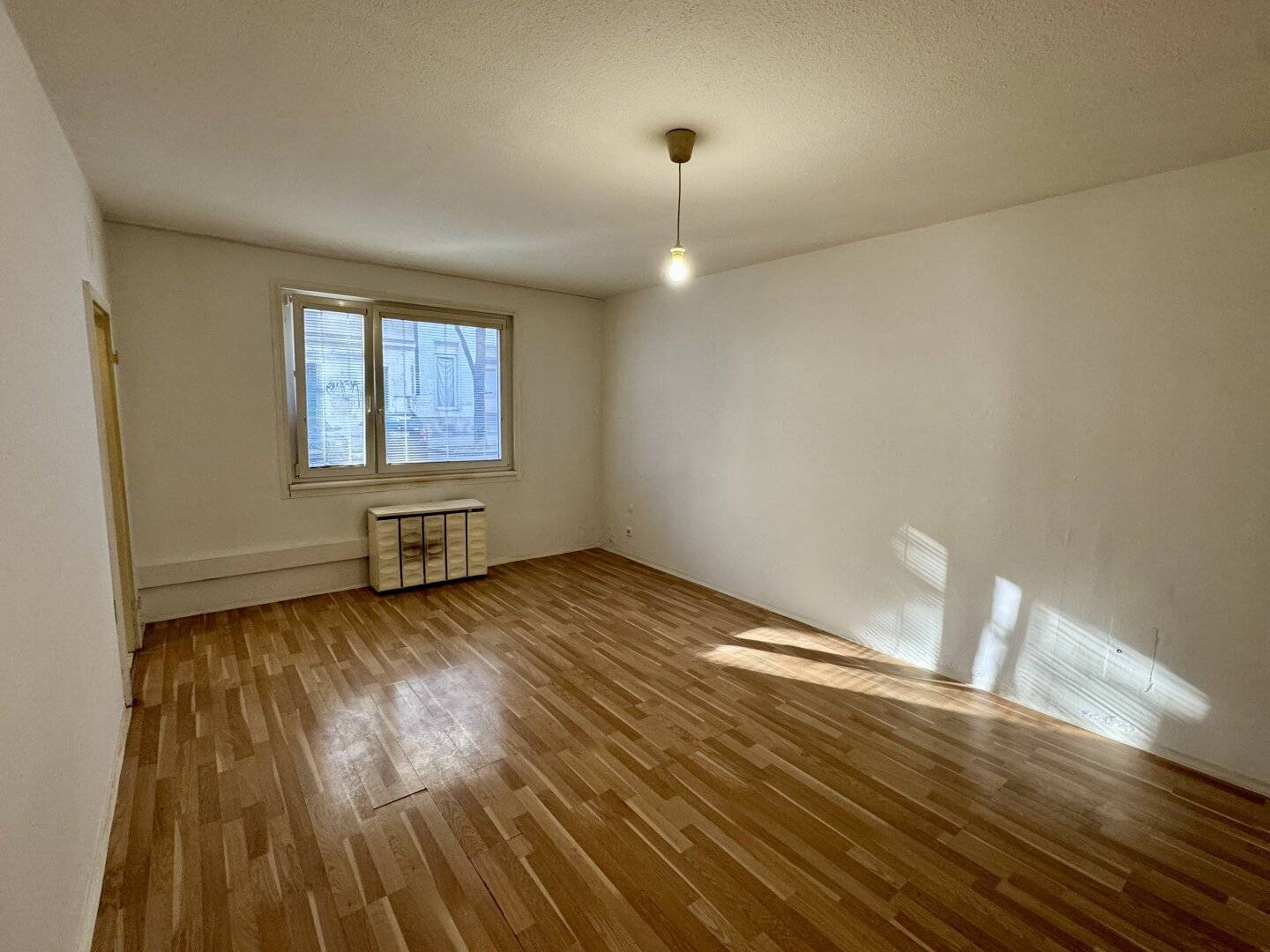 *provisionsfrei* Neubau/freier Mietzins: Befristet vermietete 1-Zimmer Wohnung im Erdgeschoß, Haus wärmegedämmt, Fenster isoliert