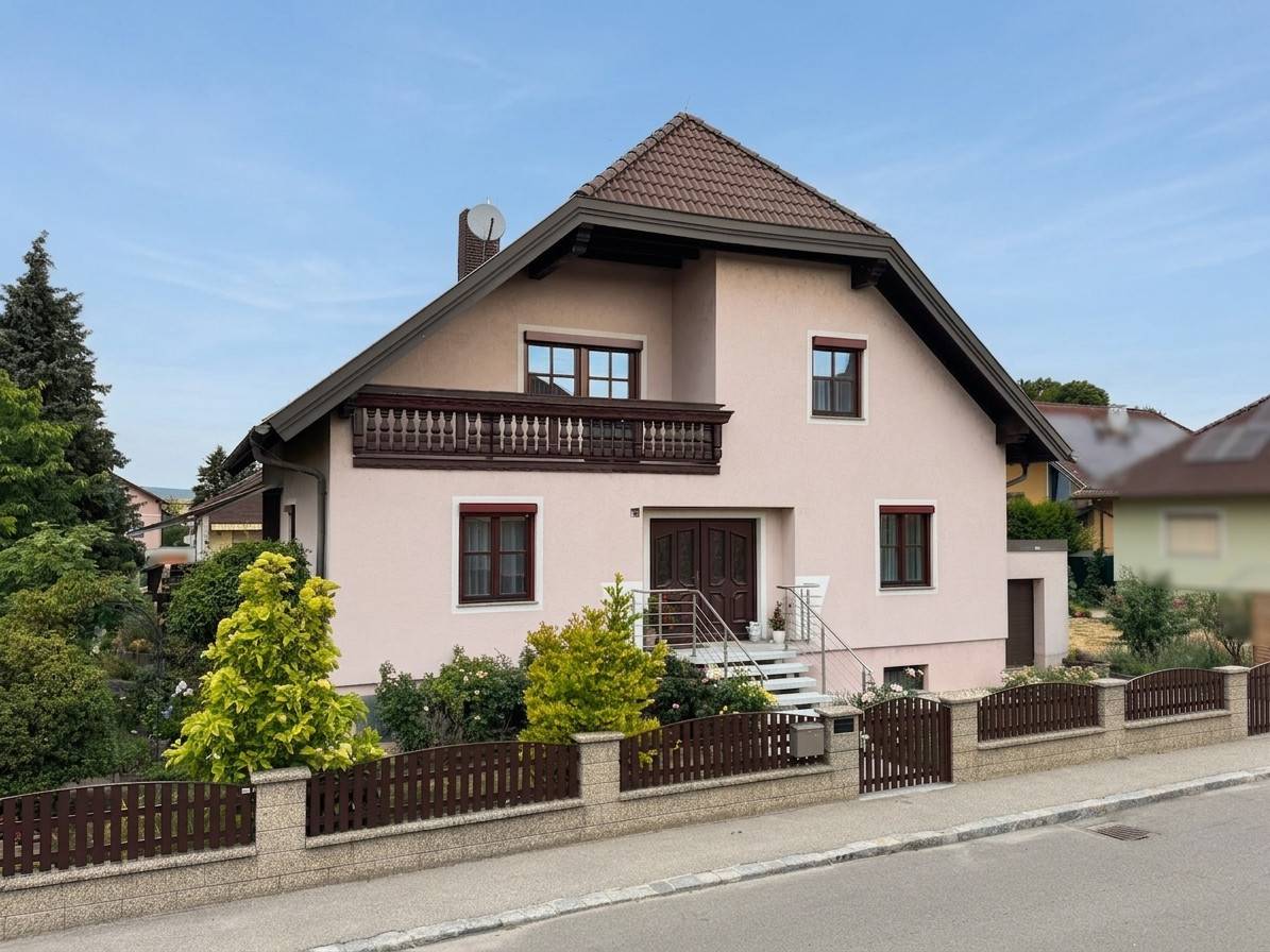 Well kept family apartment with garden and wellness cellar