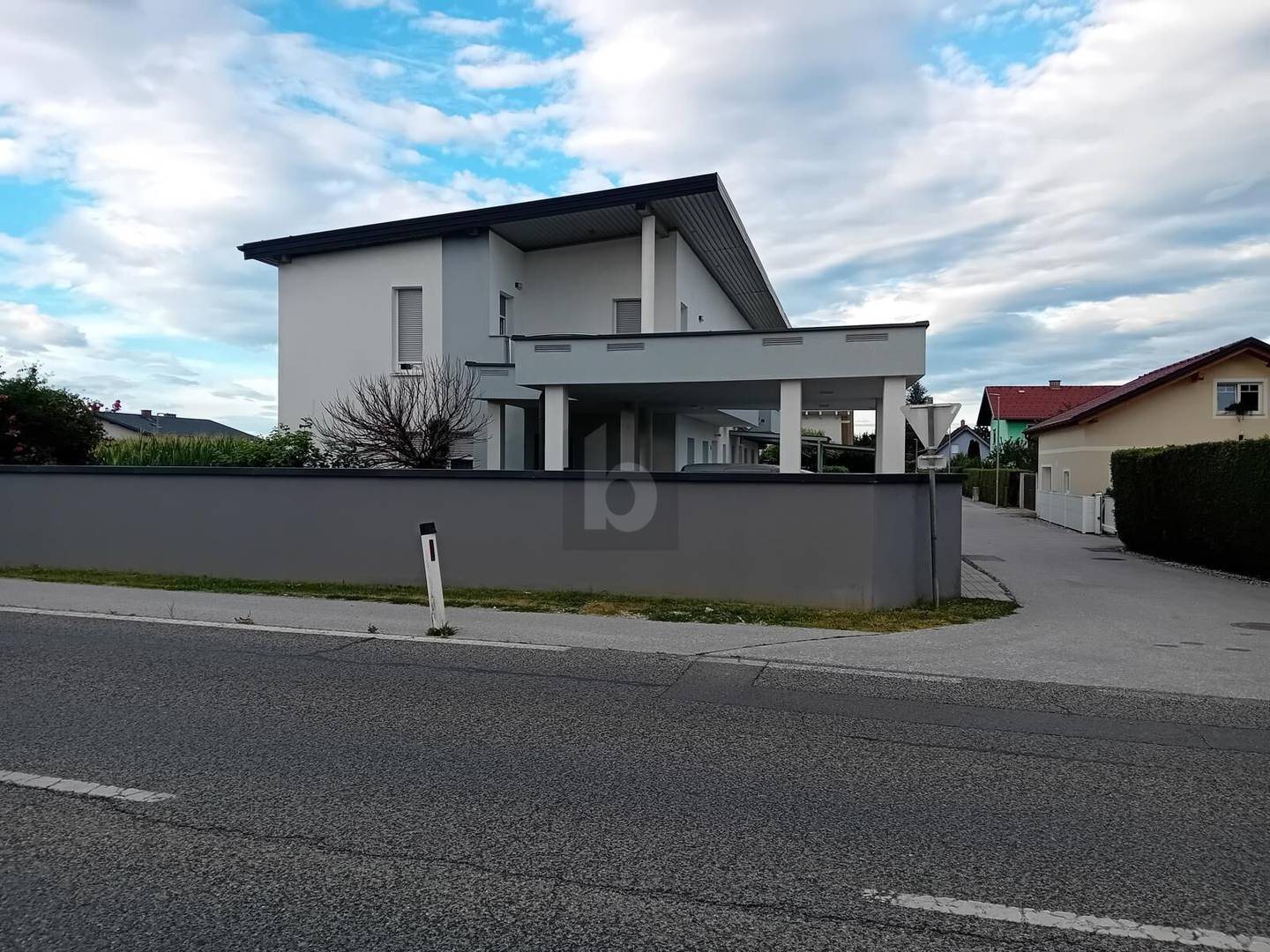 Familienwohnung mit Privatgarten Terrasse und Balkon