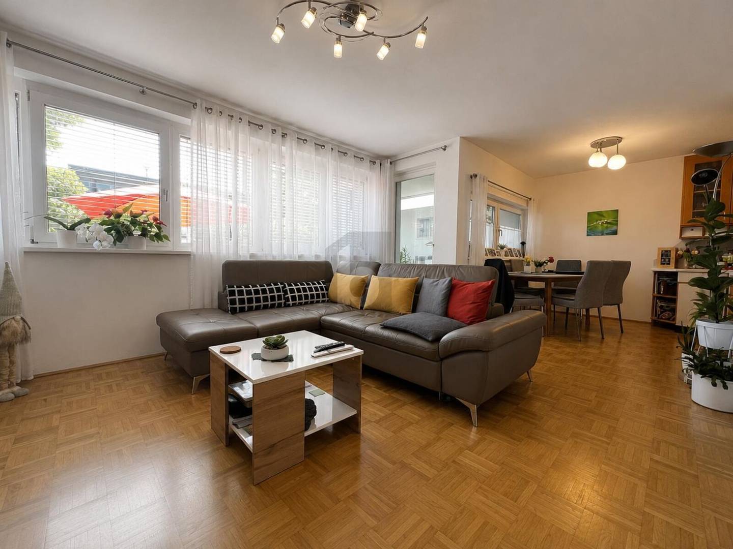 Sunny ground floor apartment with south garden and terrace