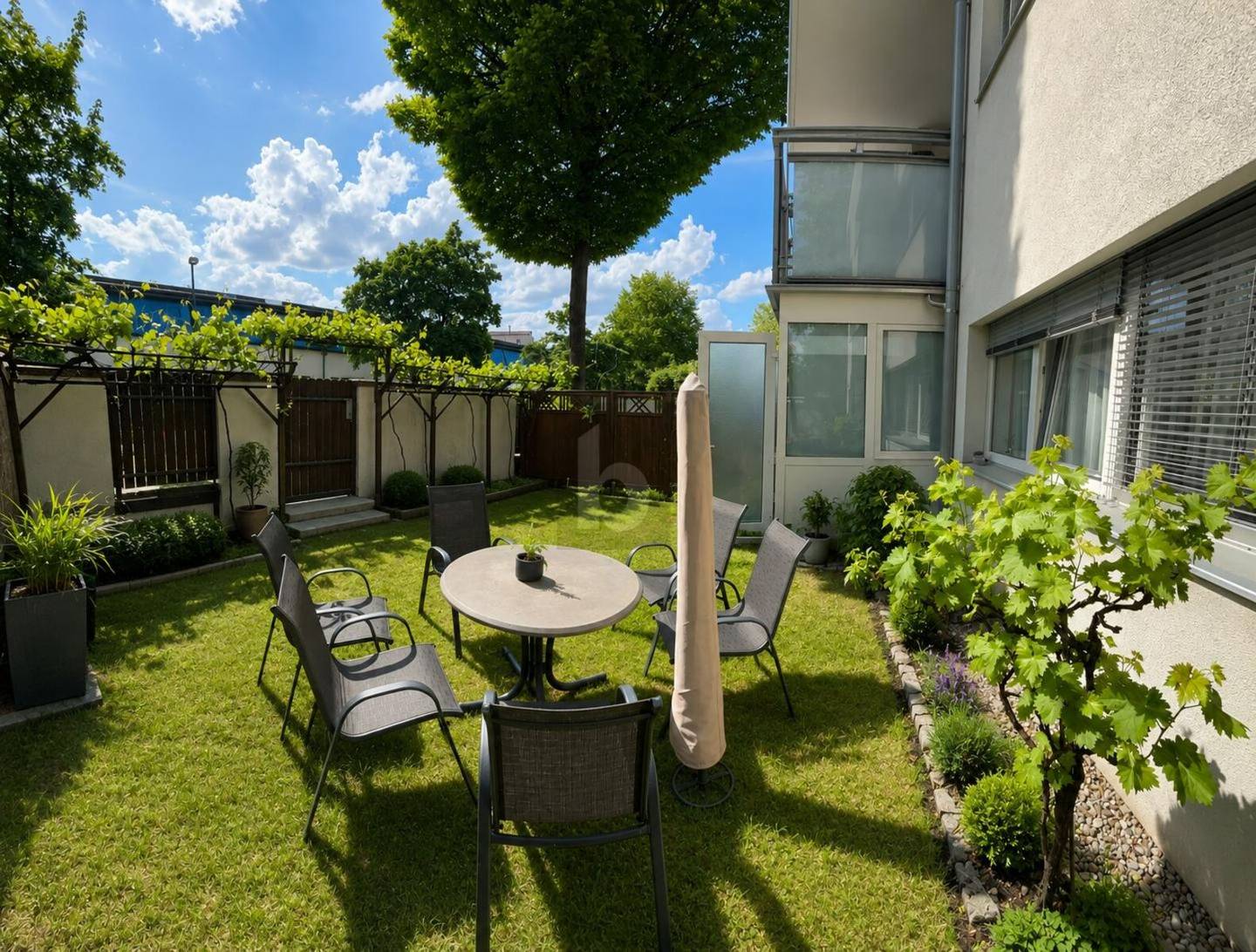 Sunny ground floor apartment with south garden and terrace