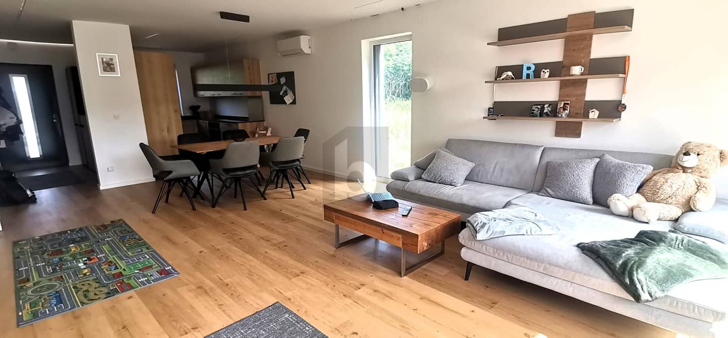 Smarte Familienwohnung mit Garten und Photovoltaik