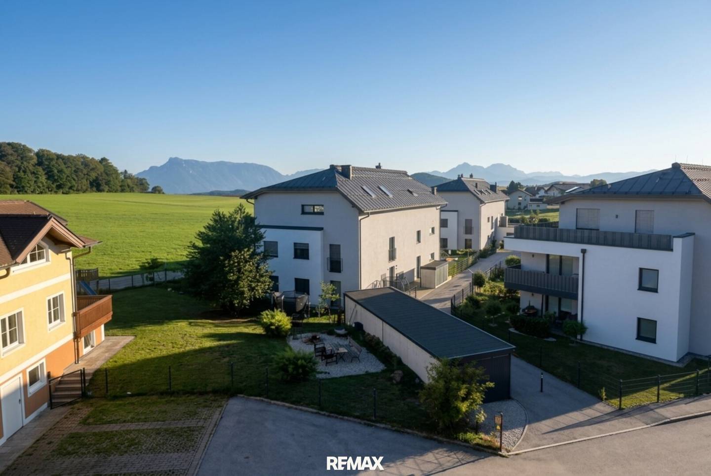 Penthouse-Charakter in Elixhausen: Panoramablick, 33 m² Terrasse und bis zu 4,20 Meter Raumhöhe