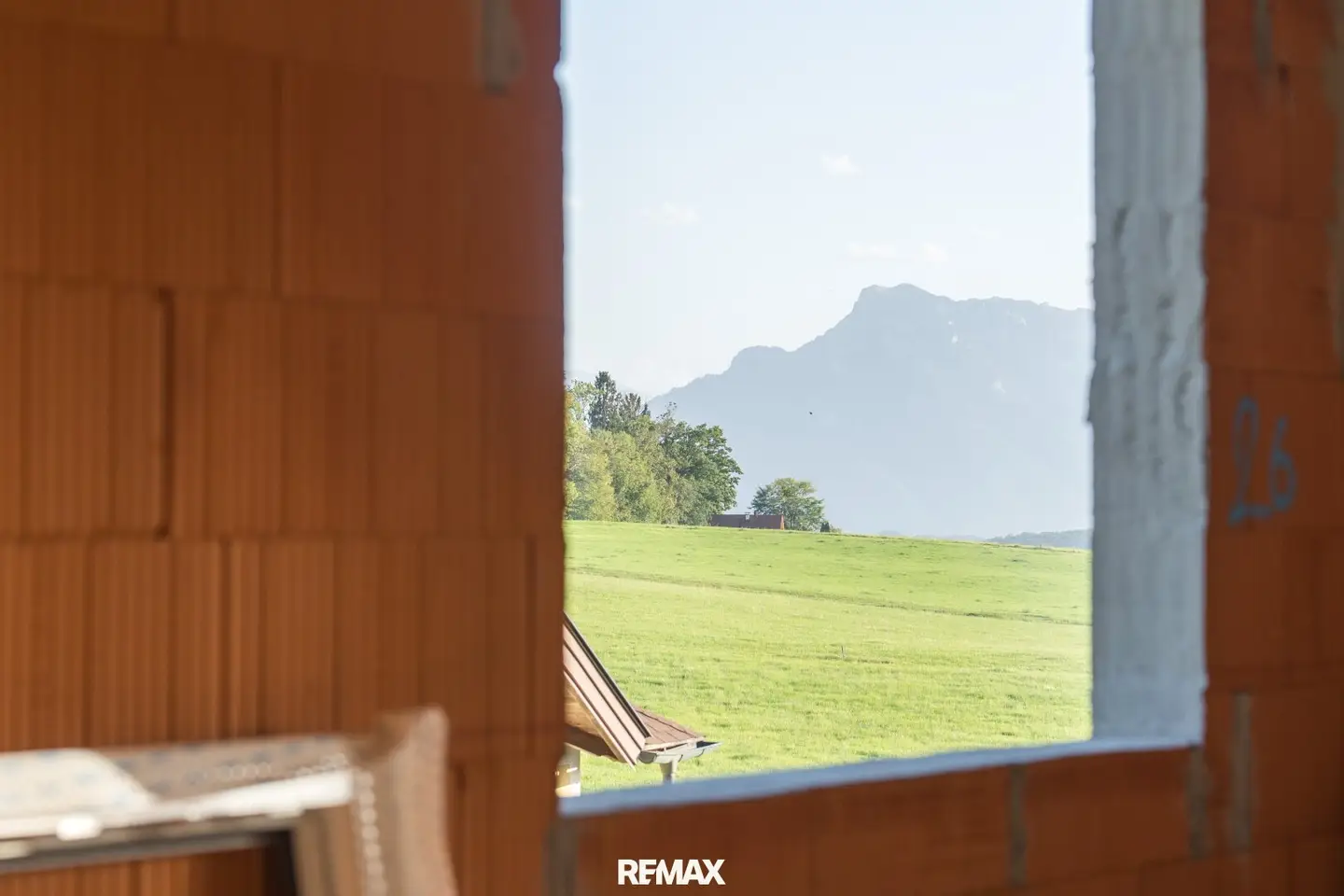 Penthouse character in Elixhausen: panoramic view, 33 m² terrace and up to 4.20 metre ceiling height