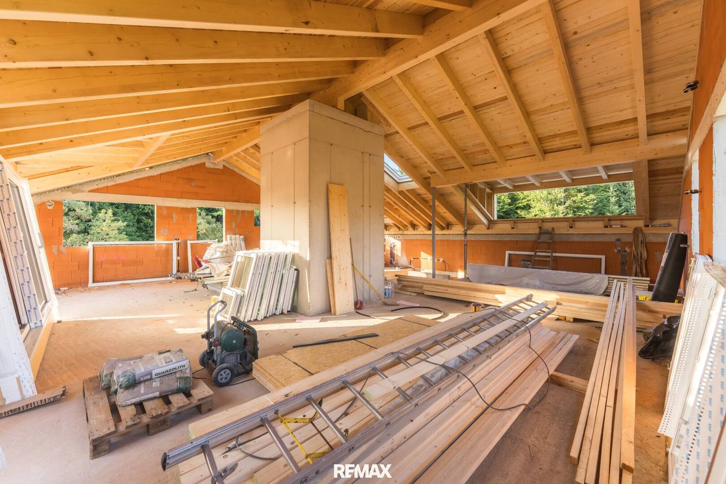 Penthouse character in Elixhausen: panoramic view, 33 m² terrace and up to 4.20 metre ceiling height
