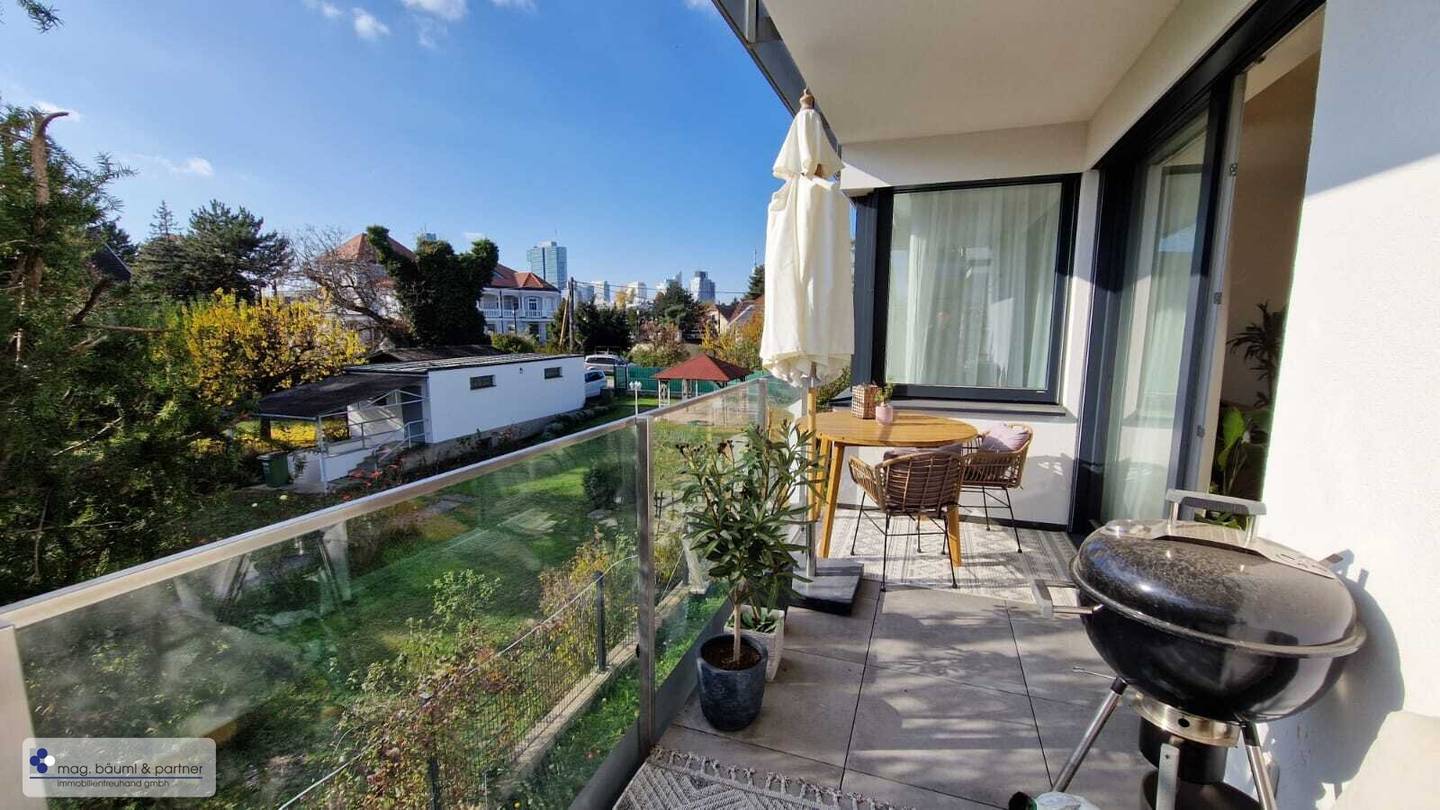 At the Alte Donau with 2 balconies, perfect maisonette with 3 rooms