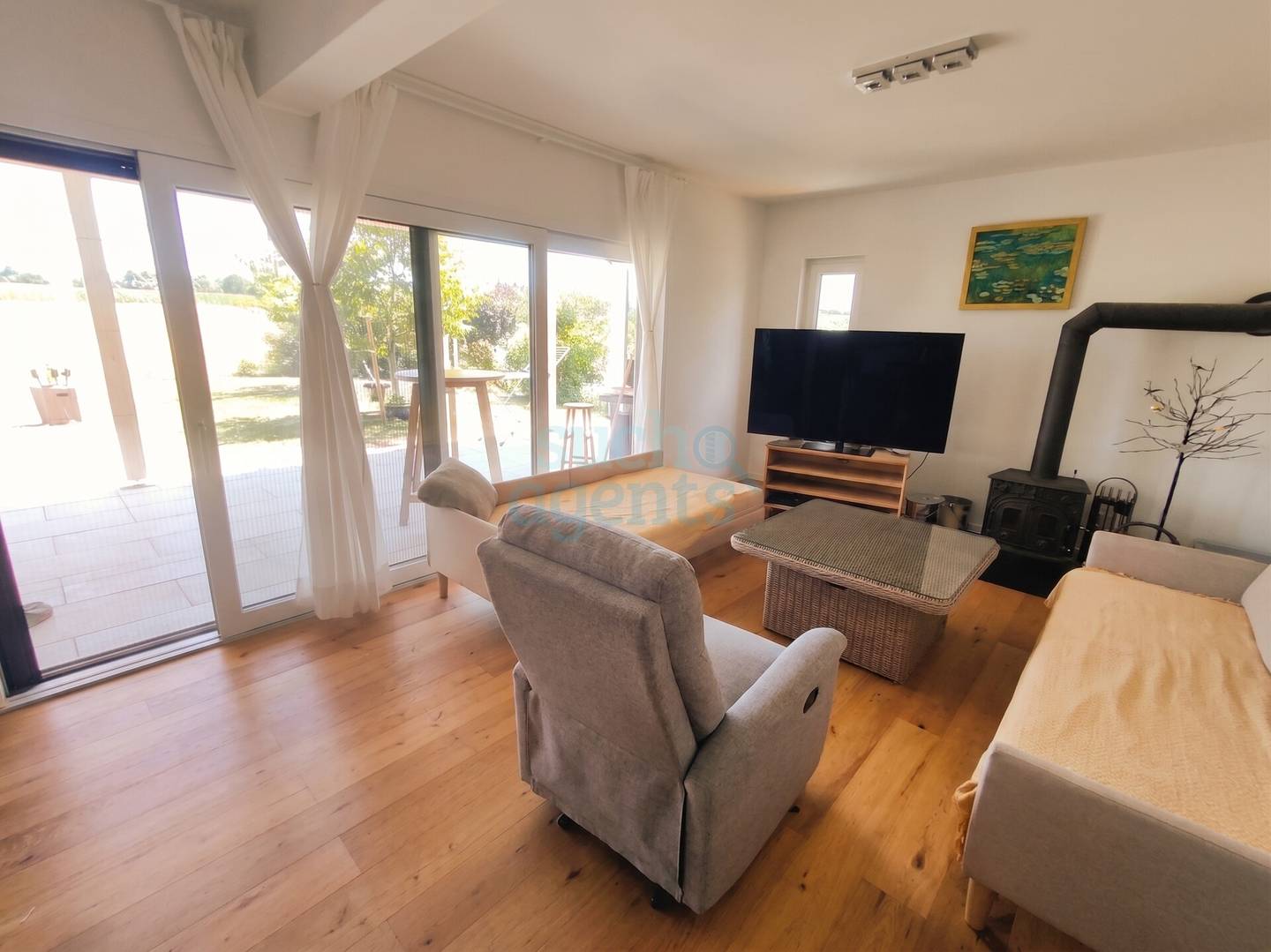 Helle Erdgeschosswohnung mit großem Privatgarten nahe Attersee