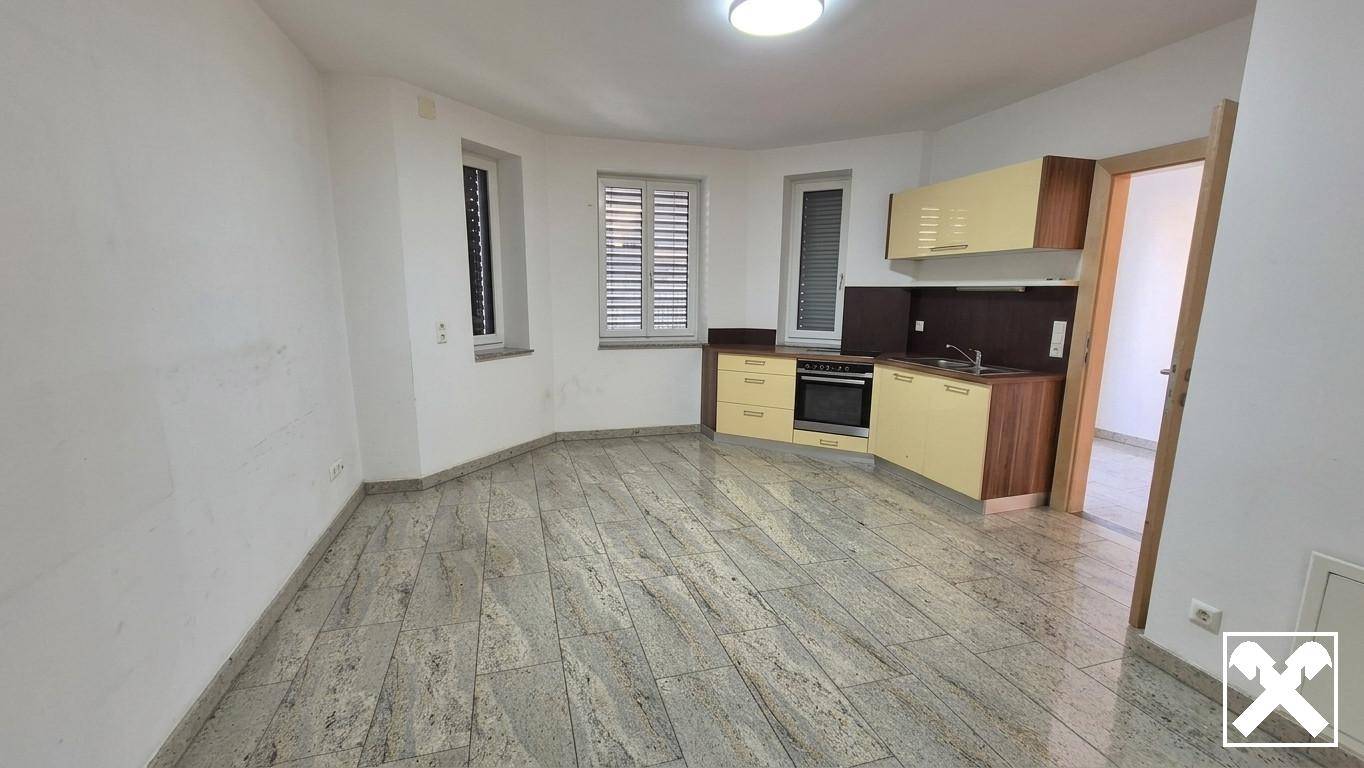 Investment apartment in quiet green setting with garage and garden access