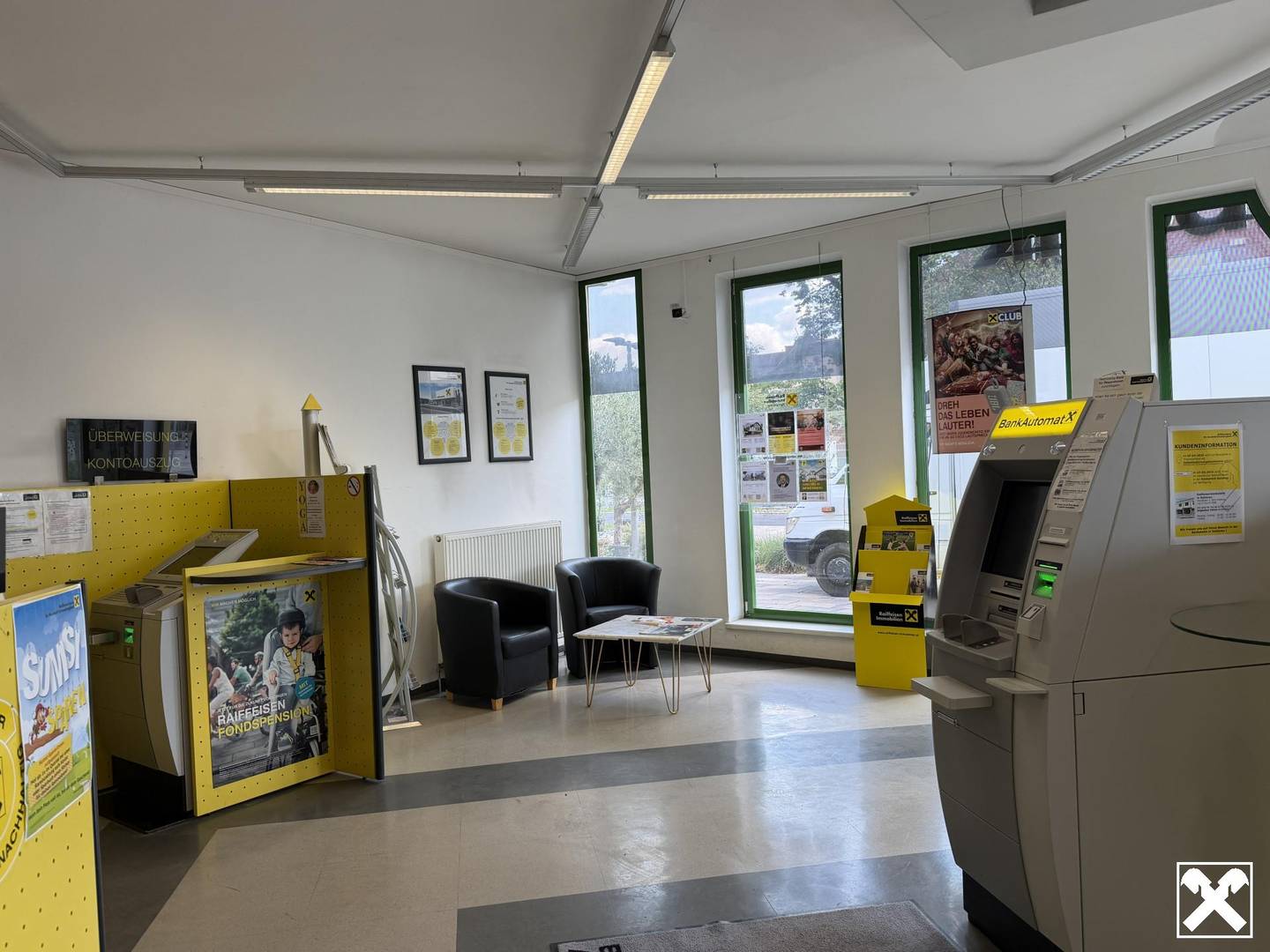 Vielseitig nutzbare Wohnung in Frequenzlage mit Parkplätzen