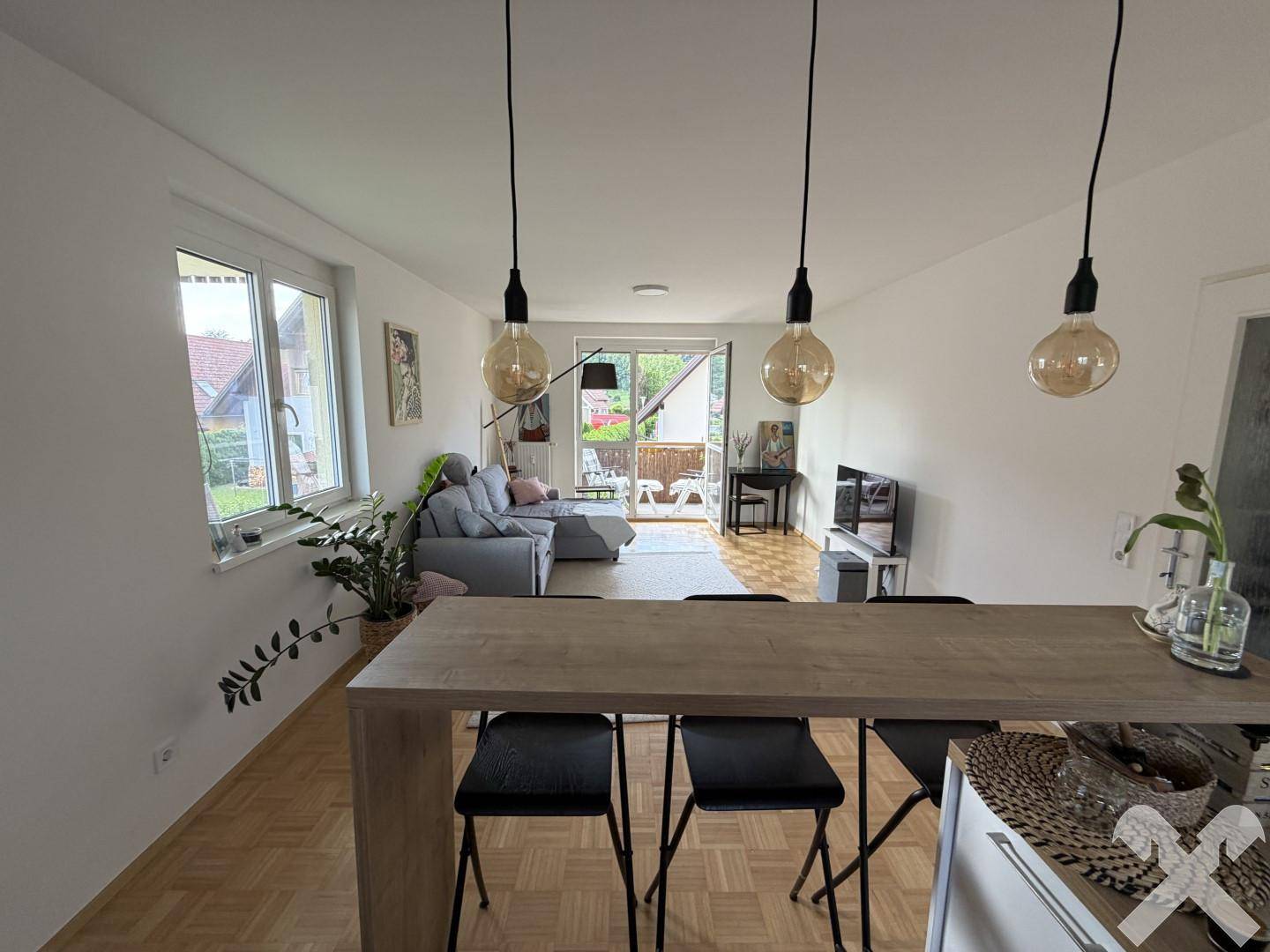 Helle Wohnung mit Balkon und Carport in zentraler Lage