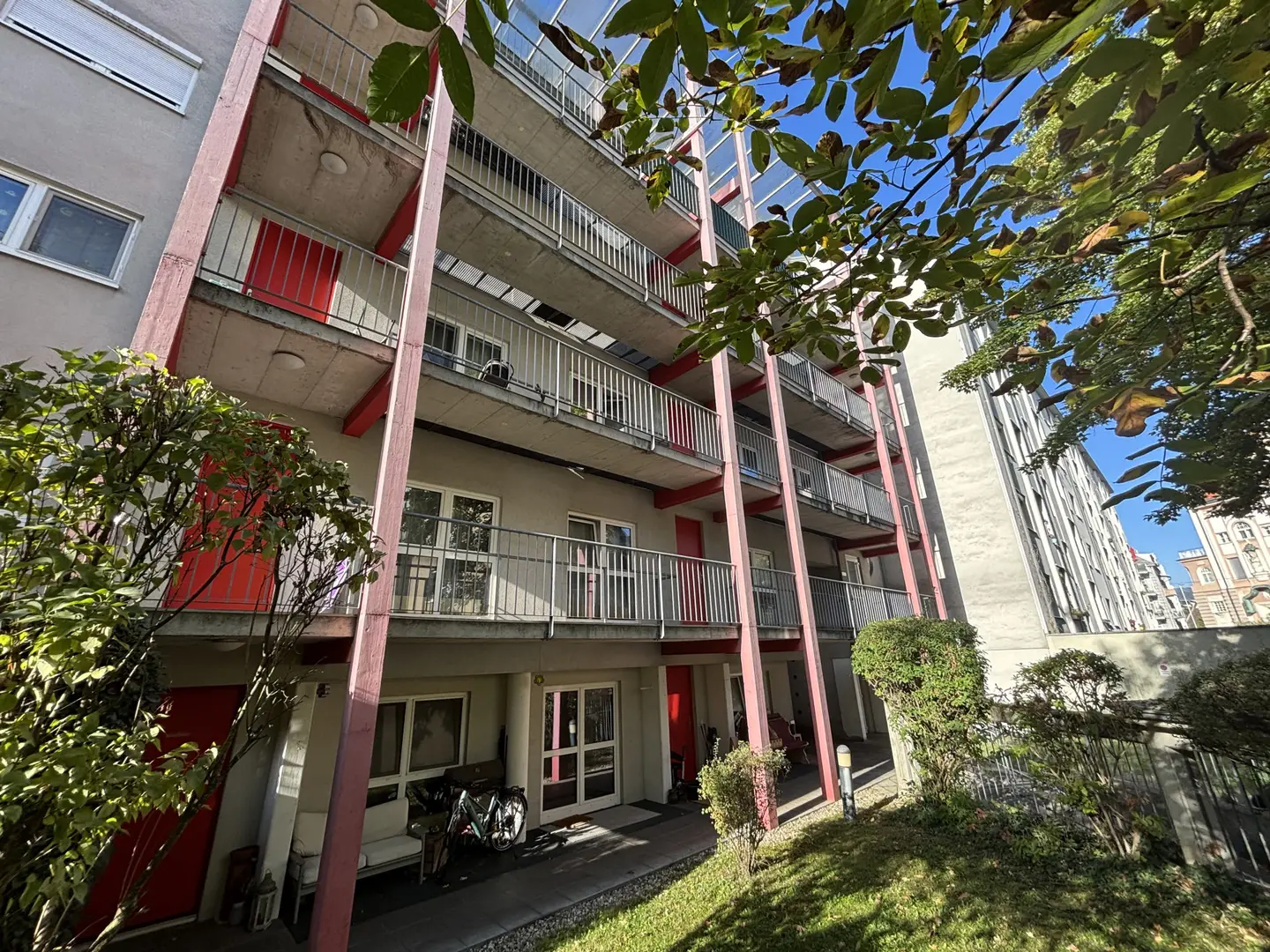 Central apartment with loggia and underground parking space