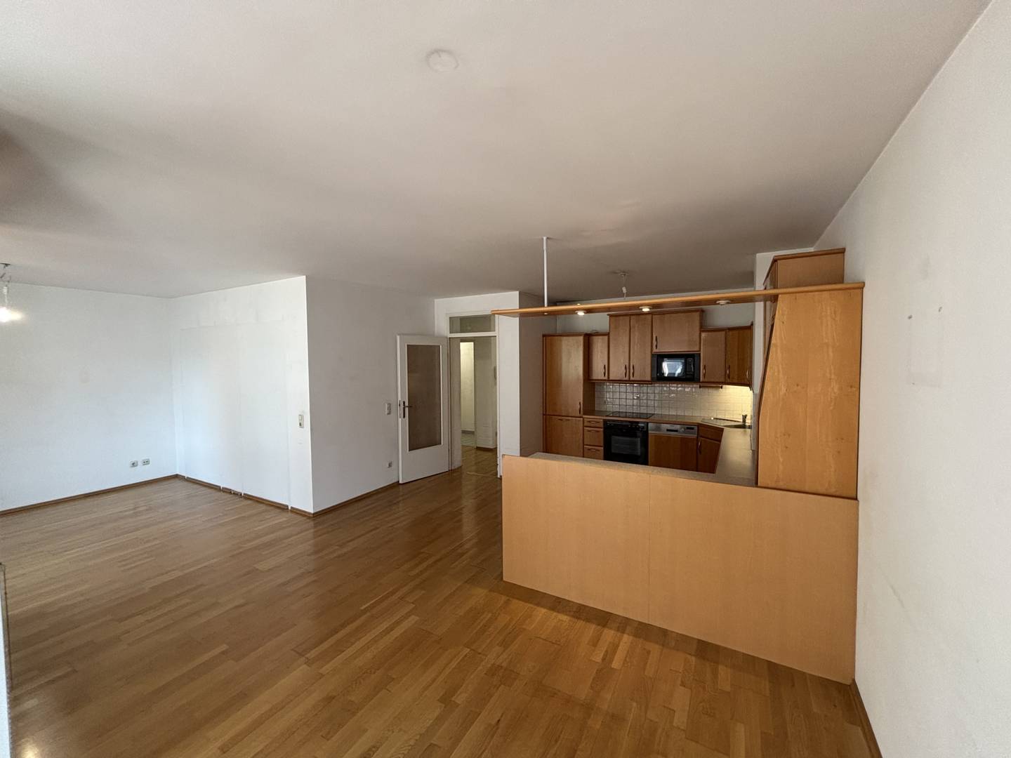 Zentrale Wohnung mit Loggia und Tiefgaragenstellplatz