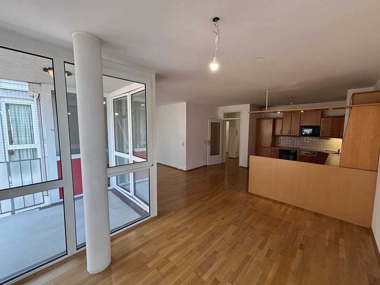 Zentrale Wohnung mit Loggia und Tiefgaragenstellplatz