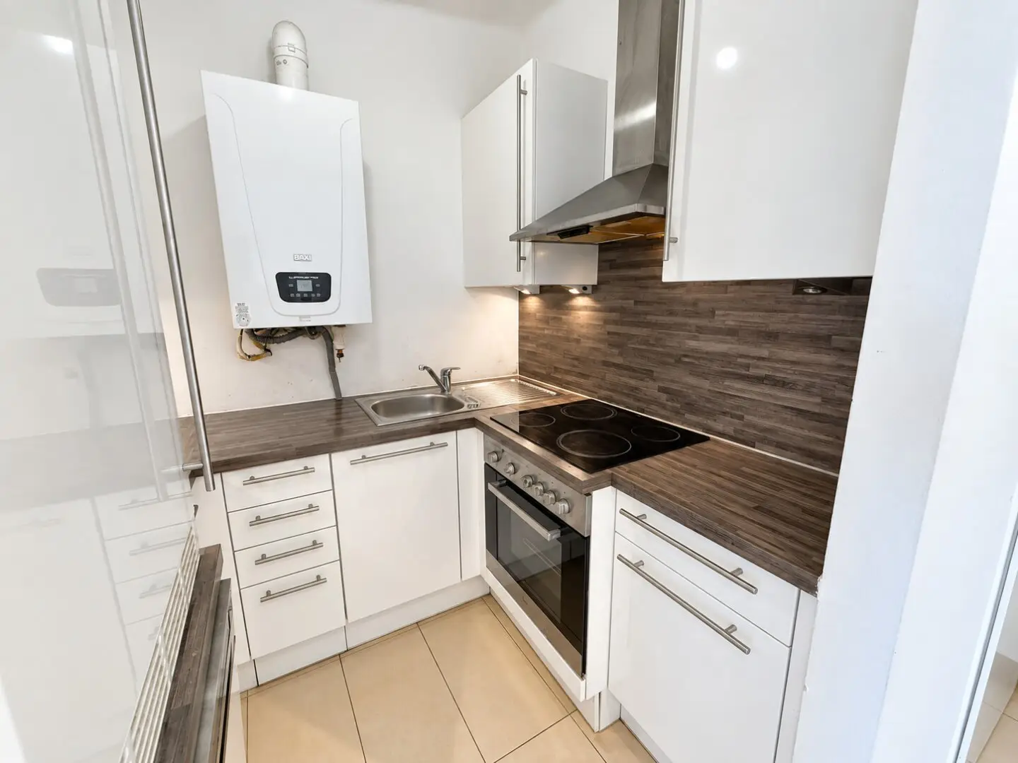 Renovated 109 m² family apartment with private garage – Living at the upgraded Enkplatz