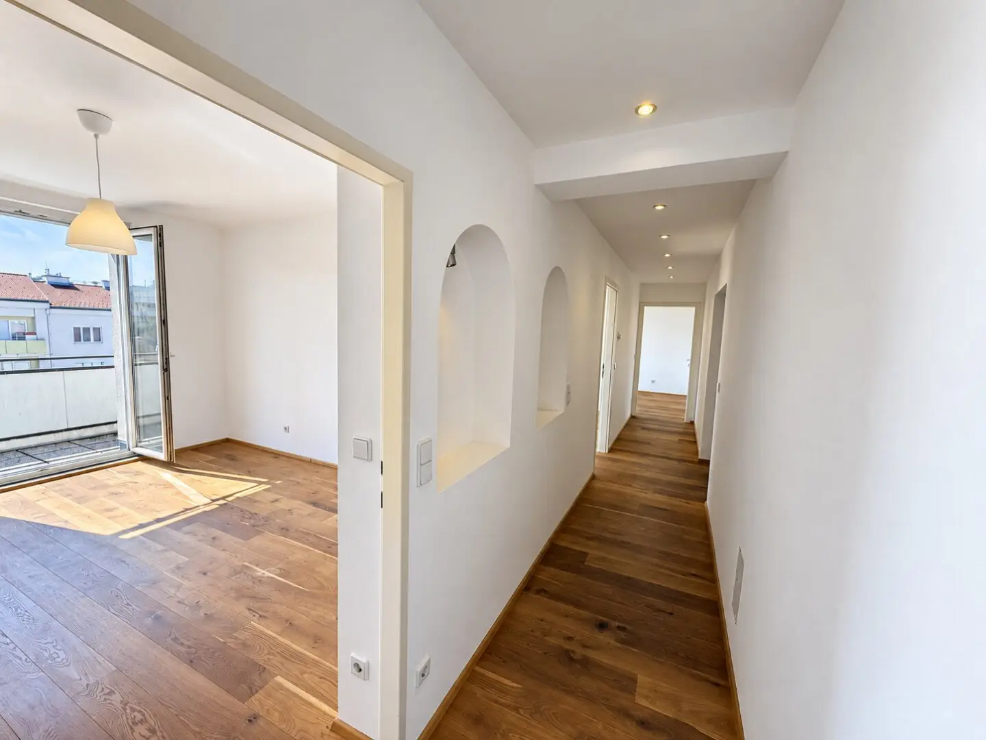 Renovated 109 m² family apartment with private garage – Living at the upgraded Enkplatz
