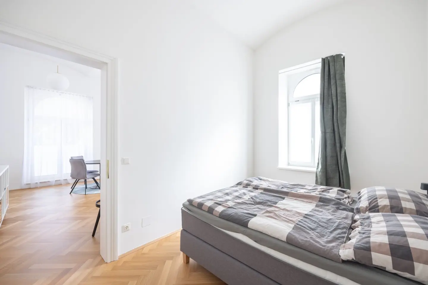 Stilvolle 2 Zimmer-Wohnung in generalsaniertem Altbau
