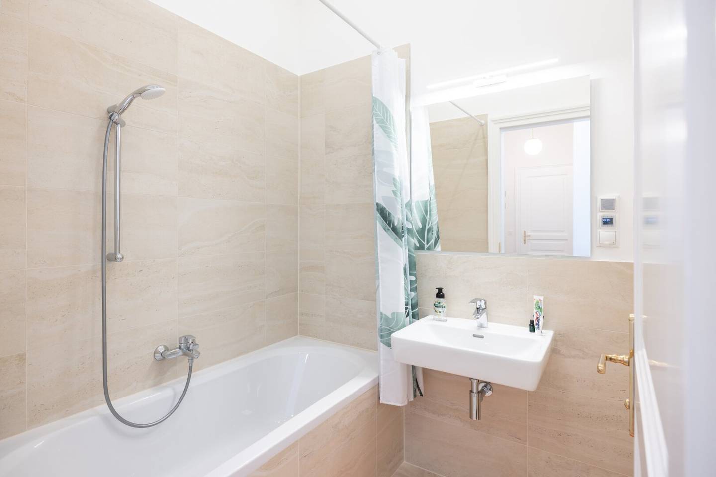 Stylish 2-room apartment in extensively renovated historic building
