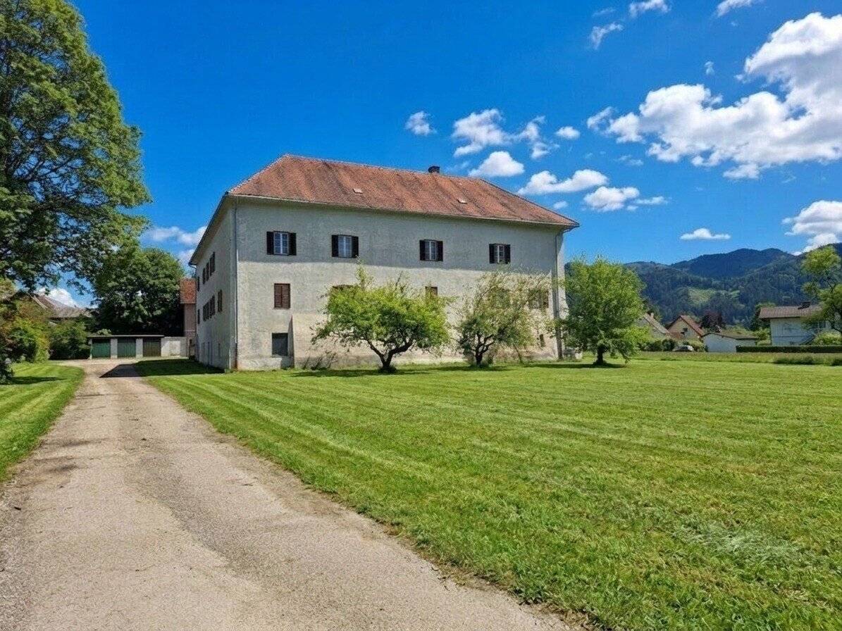 Geschichtsträchtige Schlossanlage mit historischer, beeindruckender Substanz