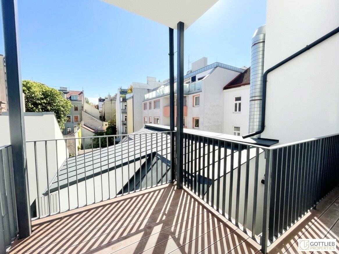 Erstbezug in U-Bahn-Nähe! Liebevoll generalsanierte 3-Zimmer-Wohnung mit Loggia und Balkon in Gründerzeithaus