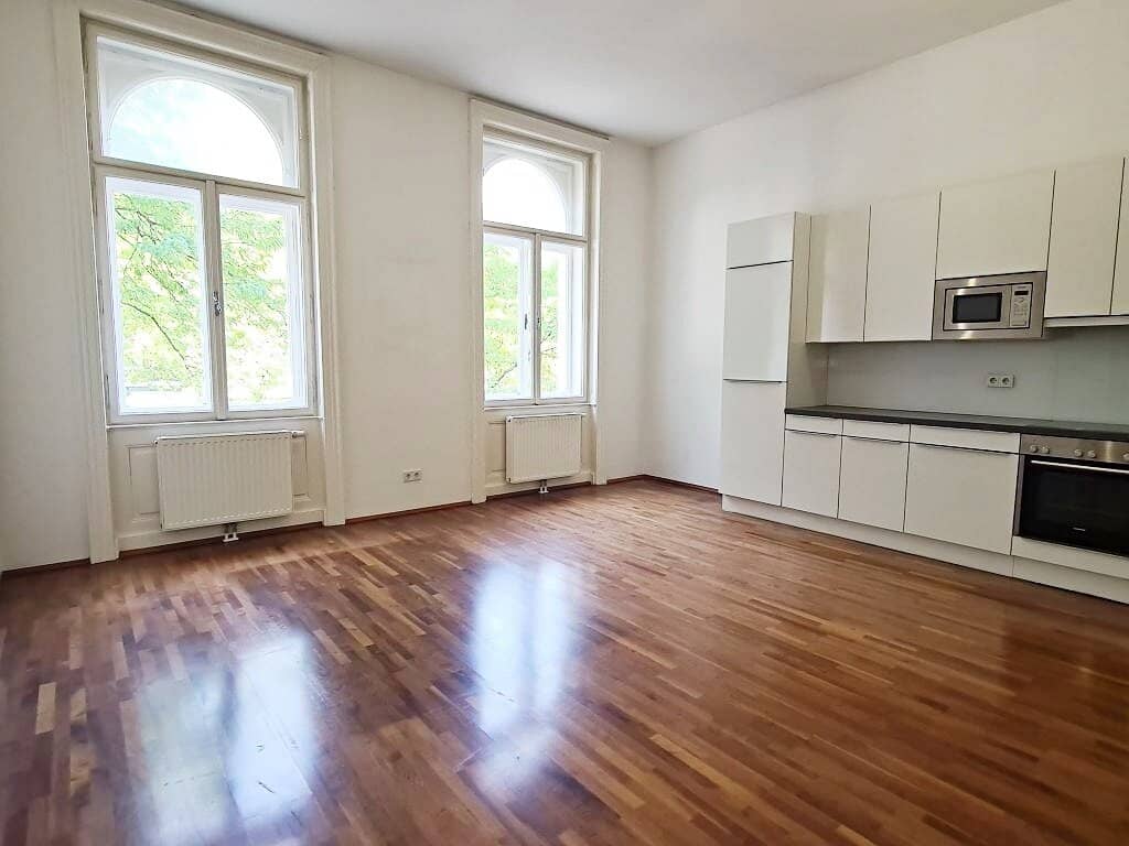 FUZO Mariahilfer Straße, 72 m2 old building, 2 rooms, complete kitchen, shower bathroom, 1st elevator floor, Stumpergasse, subway nearby