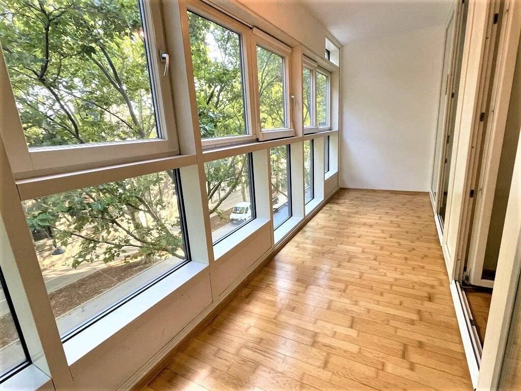 INNSTRASSE, 62 m2 new building including 9 m2 loggia, 2 rooms, complete kitchen, parquet, 3rd floor with elevator