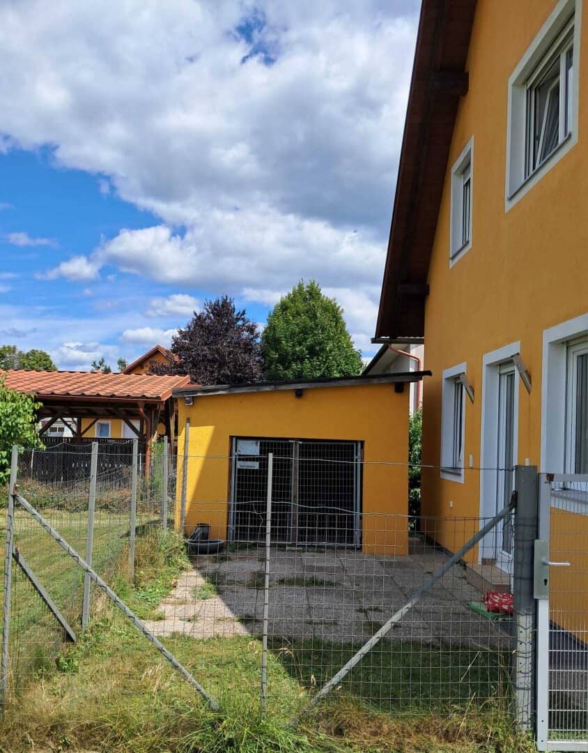 Sonniges Einfamilienhaus in Ruhelage – 4 Zimmer, Garten, Balkon, Carport