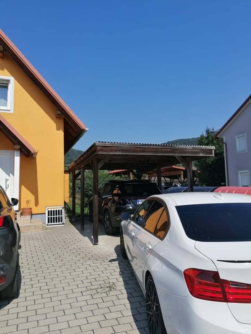 Sonniges Einfamilienhaus in Ruhelage – 4 Zimmer, Garten, Balkon, Carport