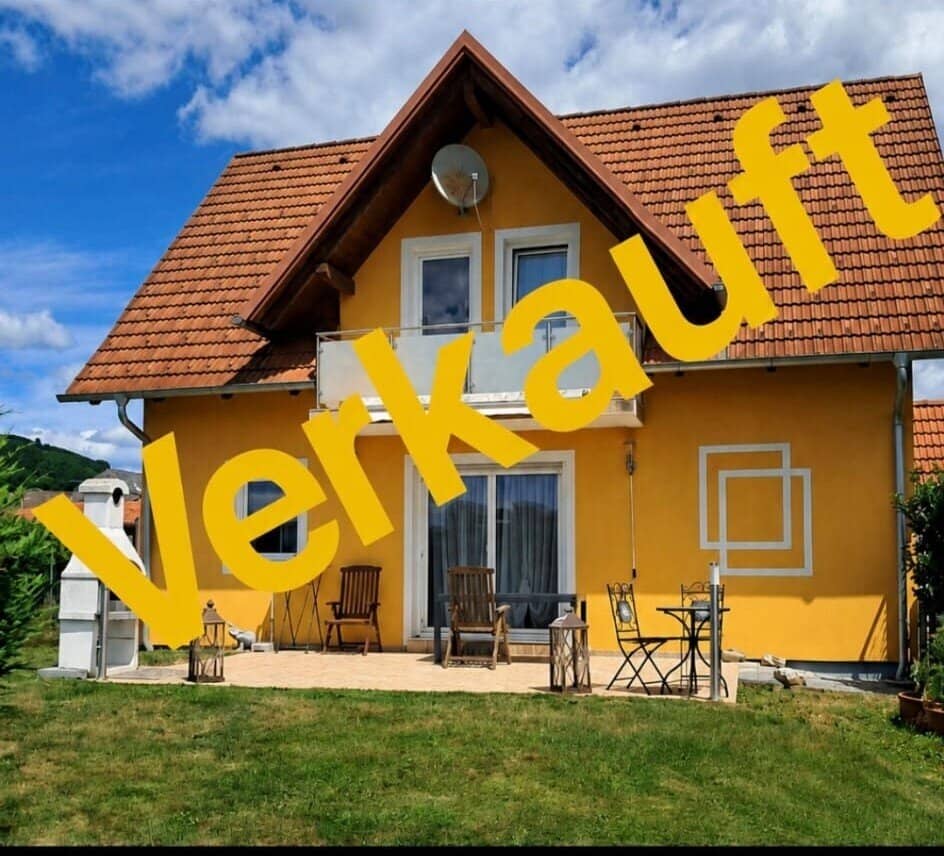 Sonniges Einfamilienhaus in Ruhelage – 4 Zimmer, Garten, Balkon, Carport