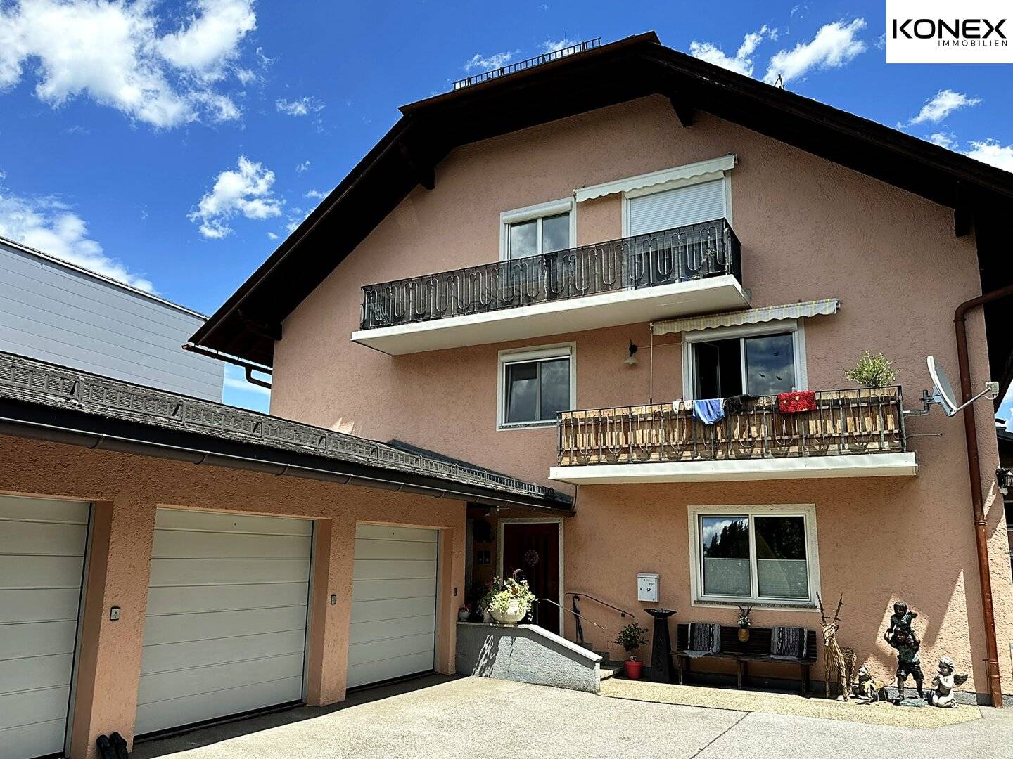 Residential building with 3 separate residential units – 126 / 119 / 99 m²