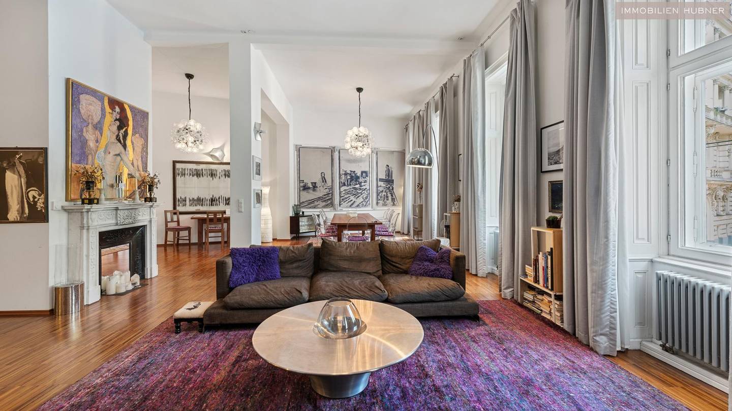 Designer Altbauwohnung with lift and park view
