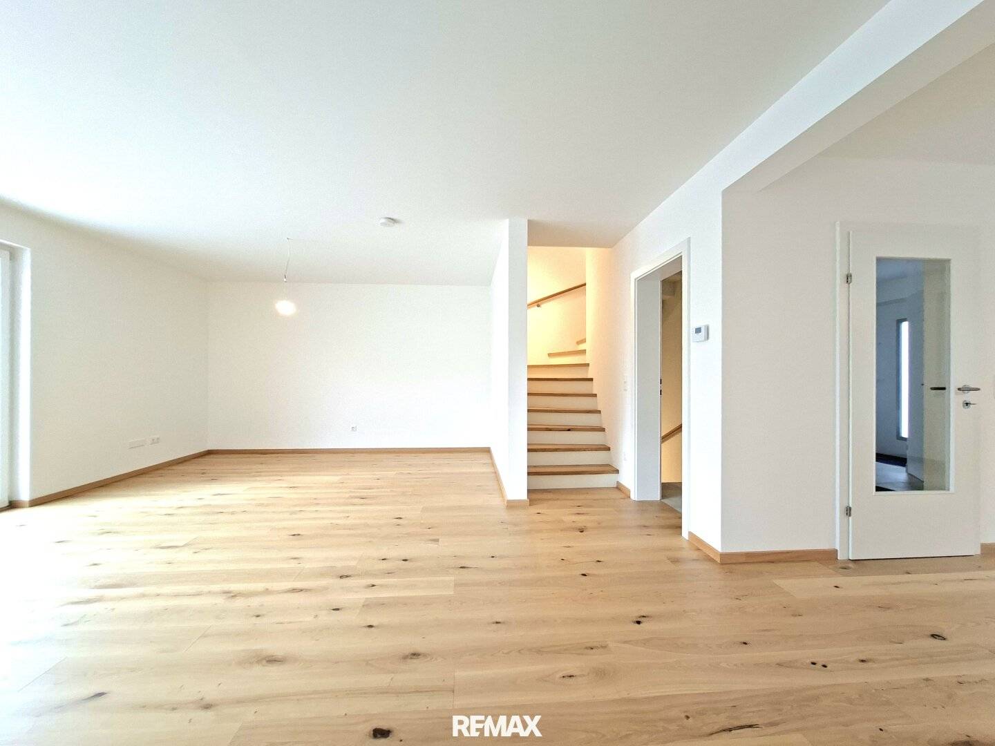 Modern and high-quality | Semi-detached house in Schwarzlackenau