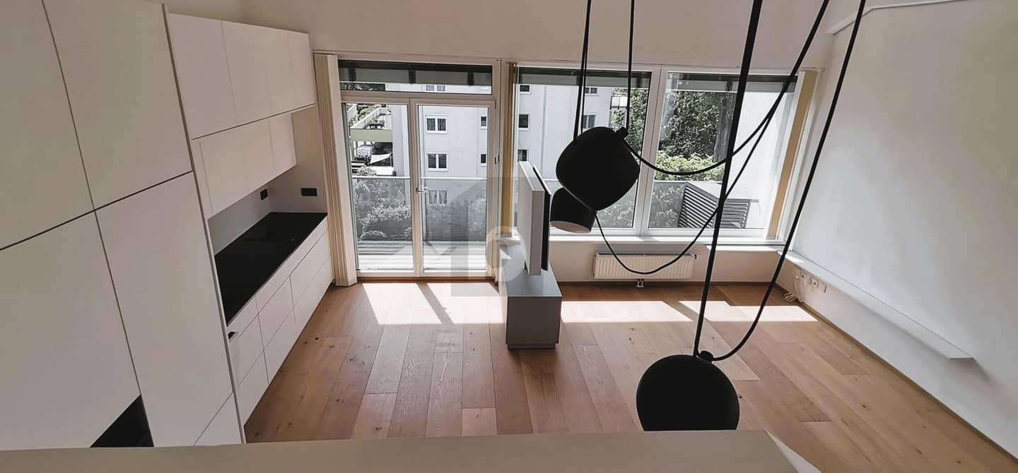 Lichtdurchflutete Wohnung mit 3,80 m Raumhöhe und Südbalkon