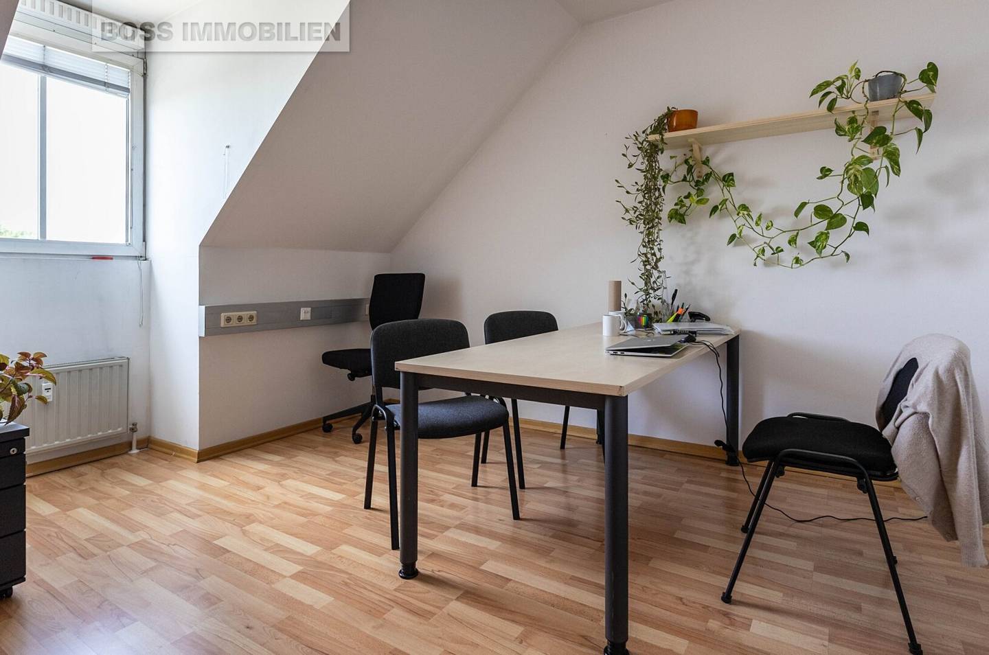 184 m² Workspace for Productive Work