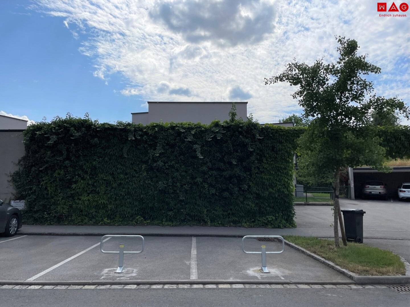 Zinöggerweg/Spallerhof: Absperrbarer Stellplatz in ruhiger Siedlungslage