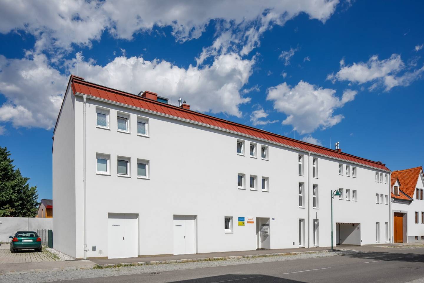 YOUNG LIVING: centrally located starter apartment
