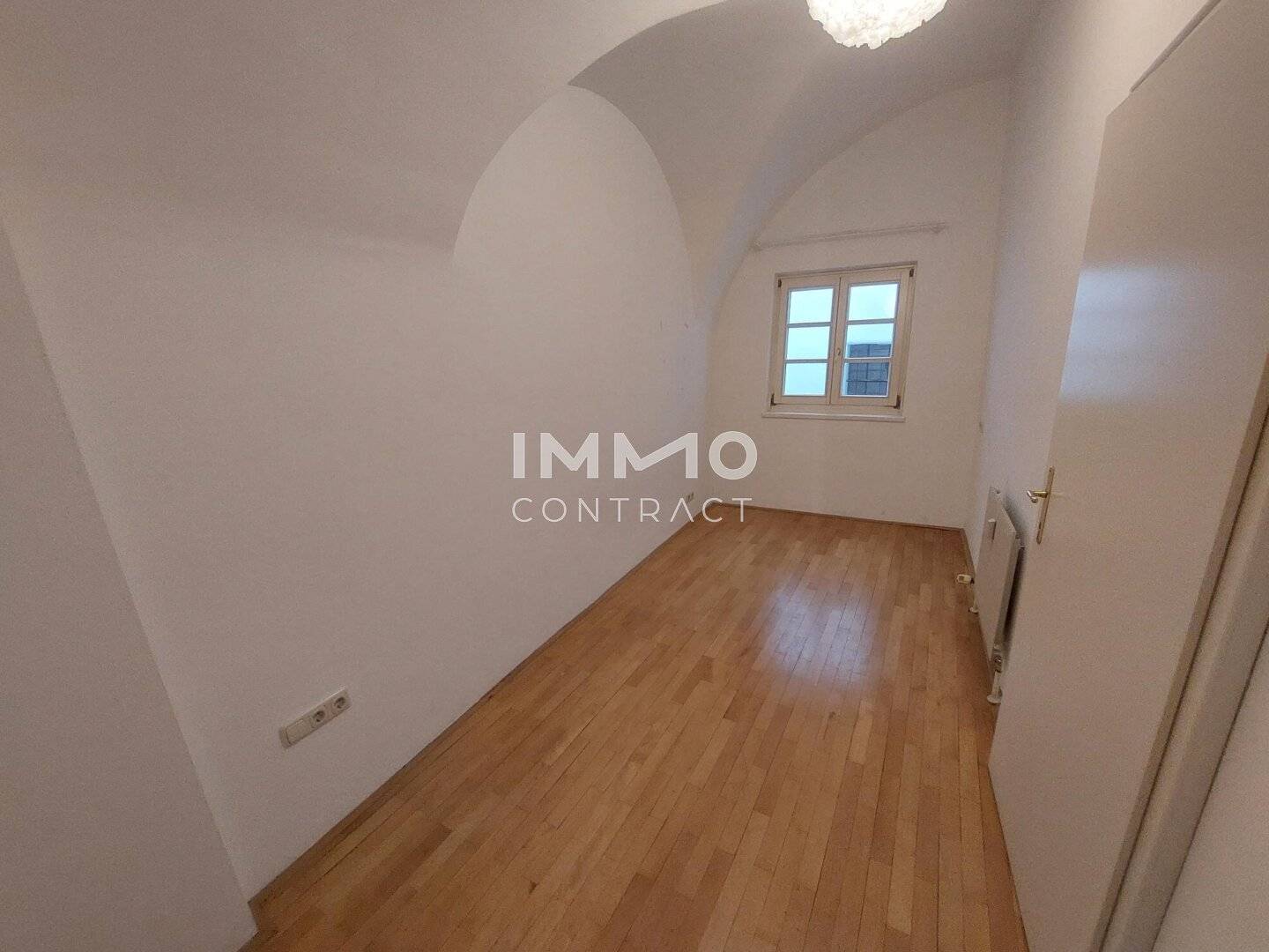Spacious 2-room apartment in the center of Linz