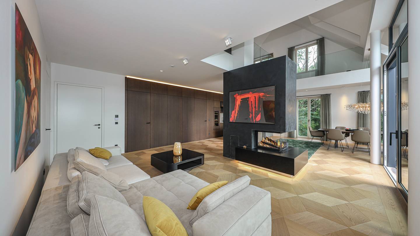 Hochwertiges Penthouse mit privater Bootsgarage am See