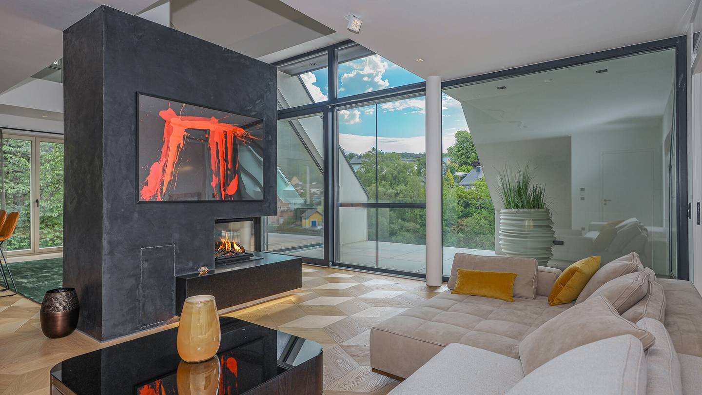 Hochwertiges Penthouse mit privater Bootsgarage am See