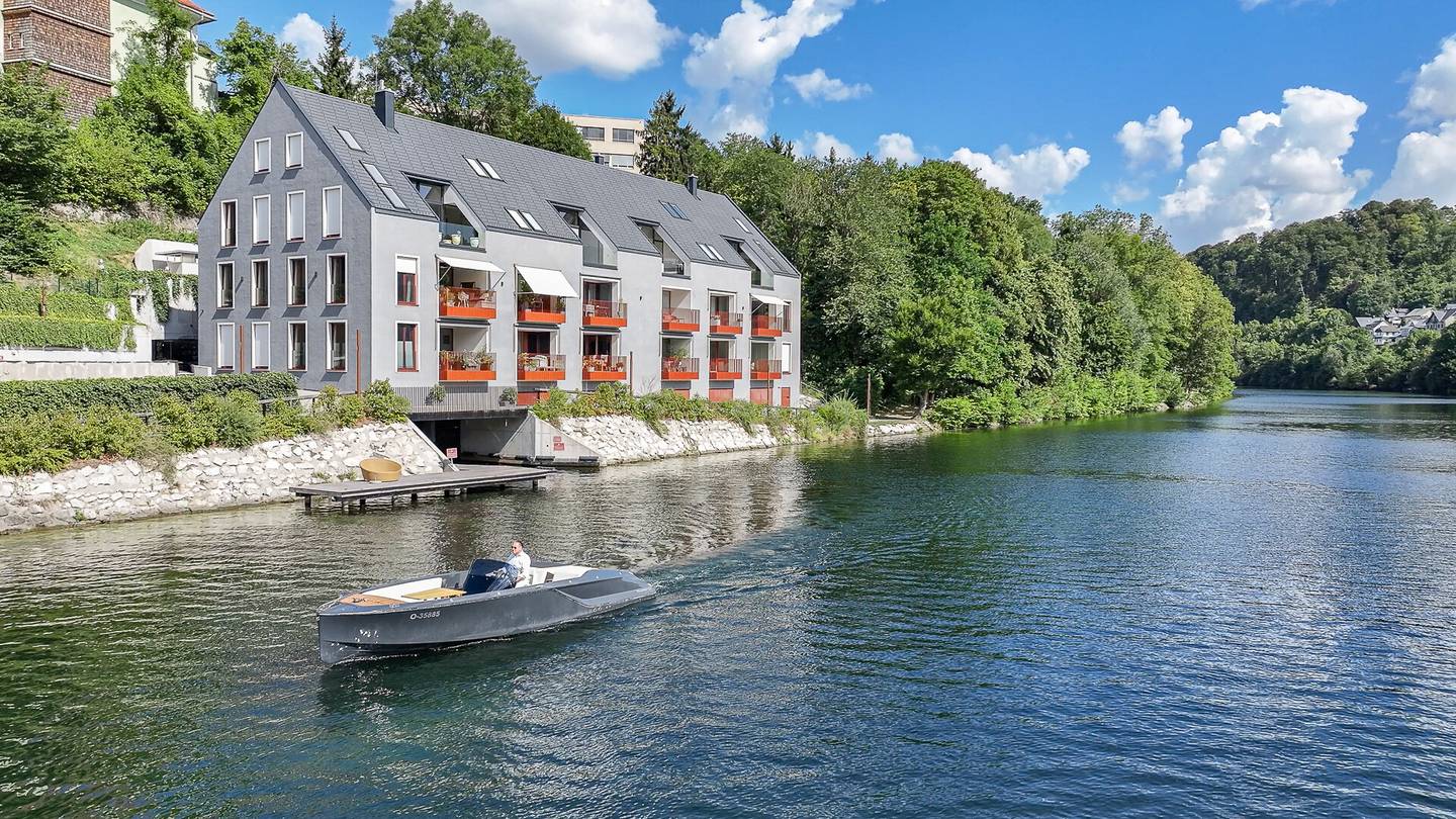 Hochwertiges Penthouse mit privater Bootsgarage am See