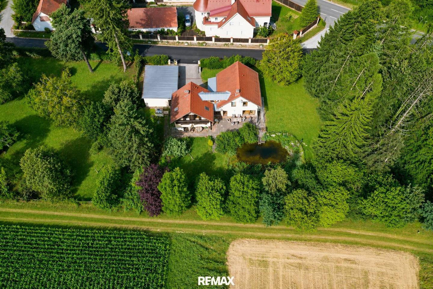 Einfamilienhaus mit großzügigem Platzangebot auf Gartengrundstück mit Schwimmteich