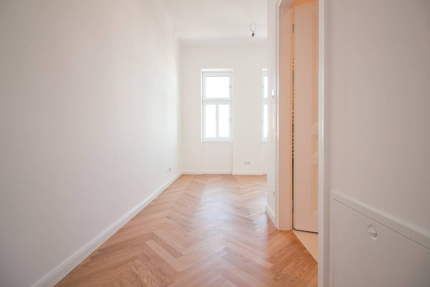 First occupancy | 2-room | Air conditioning provision | Underfloor heating | Balcony extension possible | directly at the Thaliastraße U-Bahn station