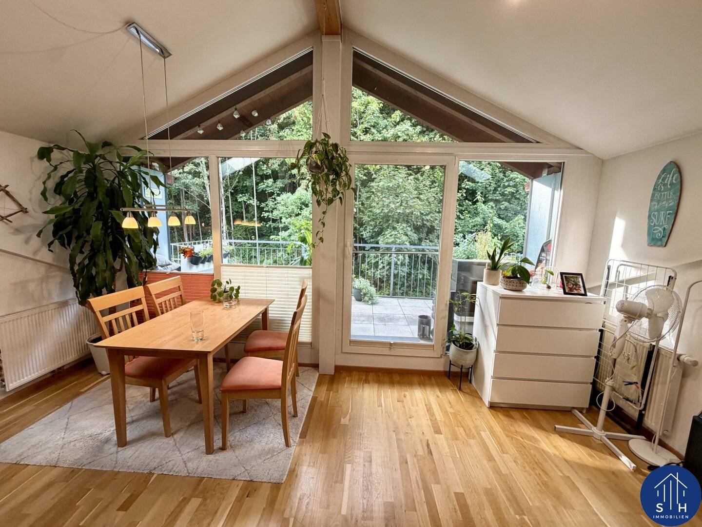 Charming 2-room attic apartment with balcony and garage for rent