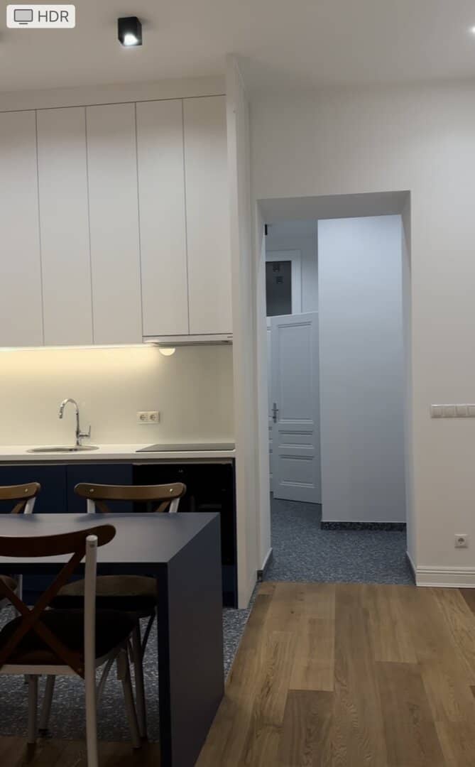 TOP LOCATION: FURNISHED 2.5 ROOM RENTAL APARTMENT IN THE 6TH DISTRICT