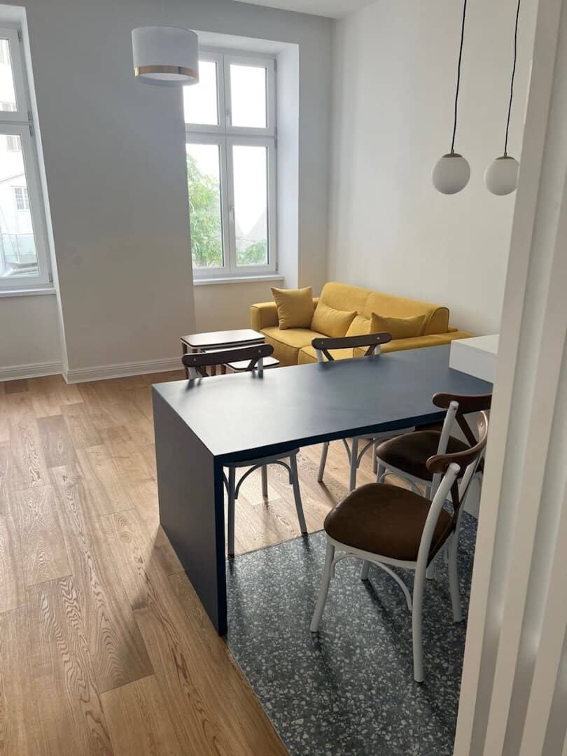TOP LOCATION: FURNISHED 2.5 ROOM RENTAL APARTMENT IN THE 6TH DISTRICT