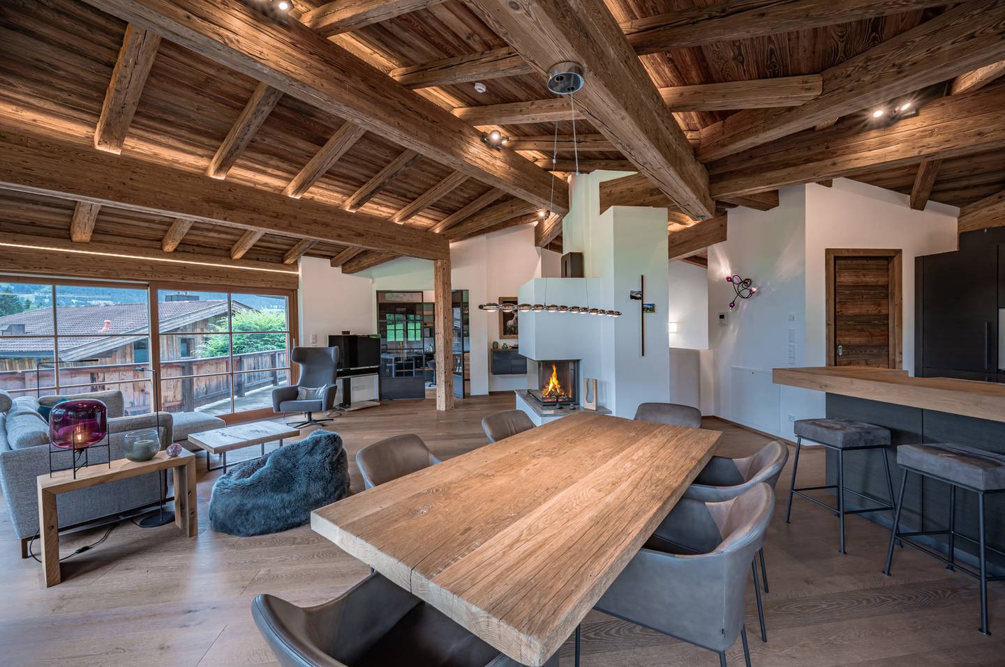 Bright holiday apartment with panoramic views and sauna