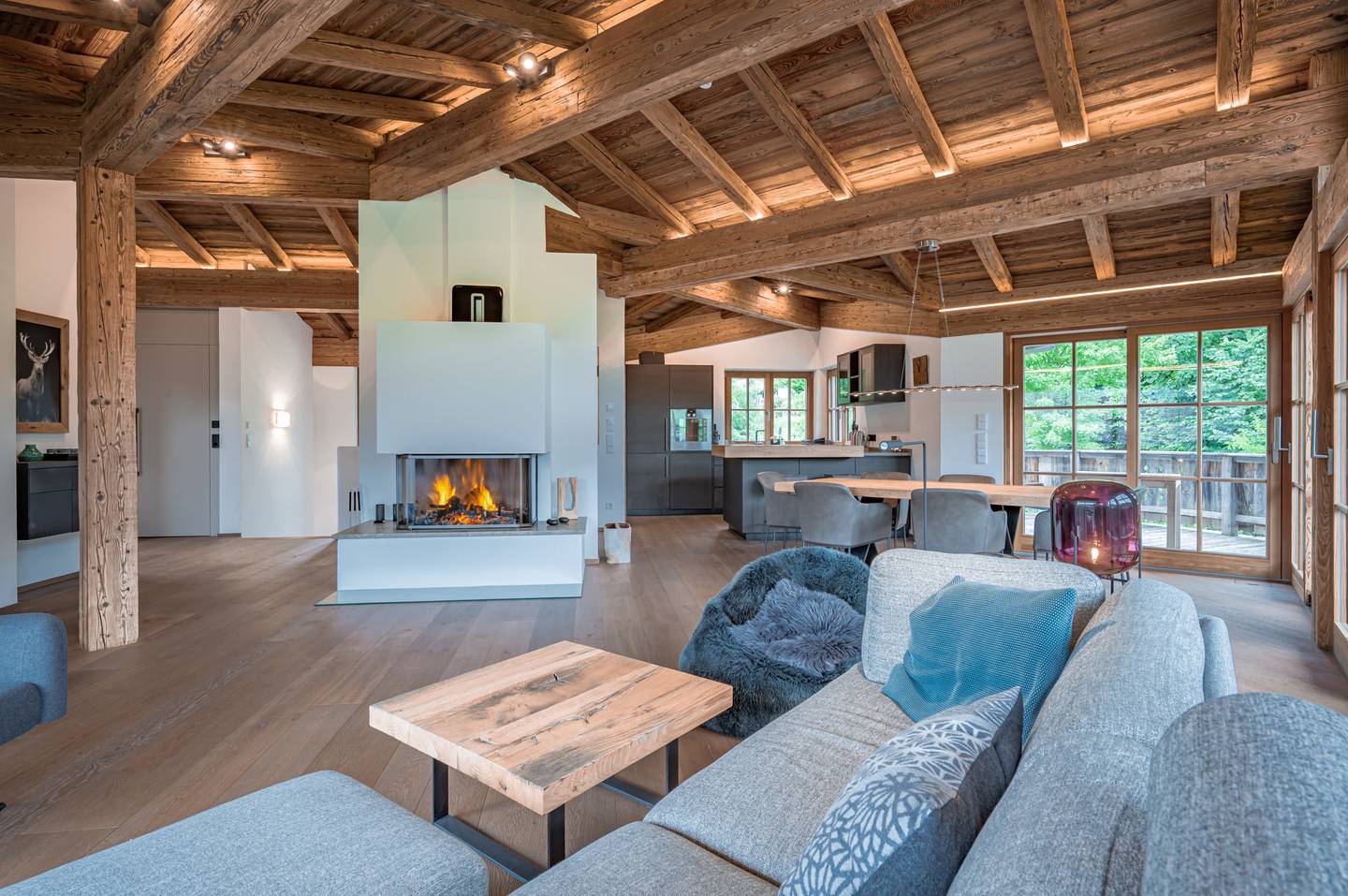 Bright holiday apartment with panoramic views and sauna