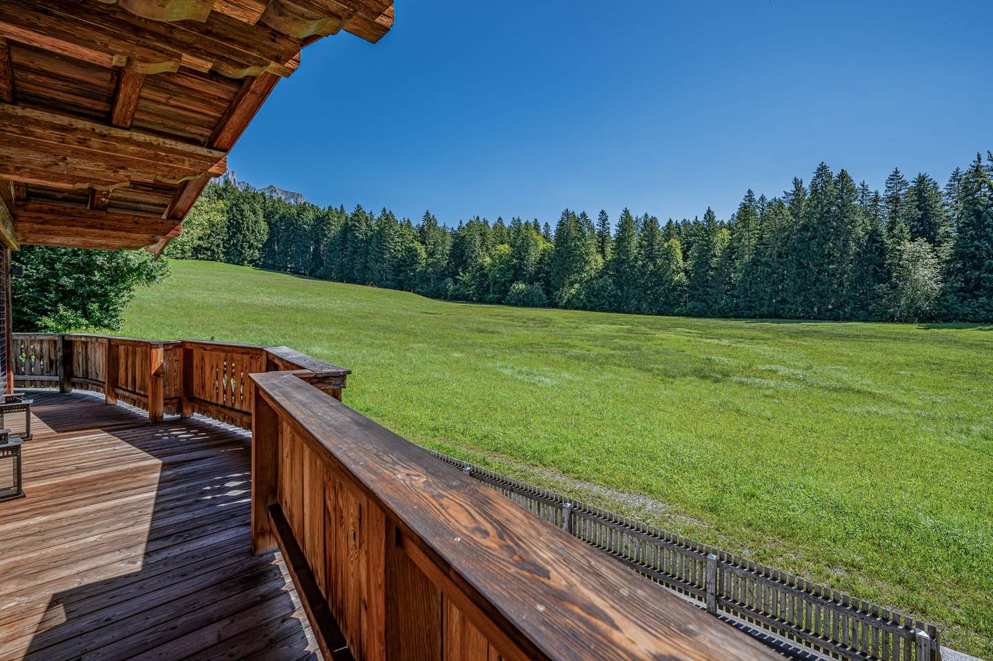 Bright holiday apartment with panoramic views and sauna