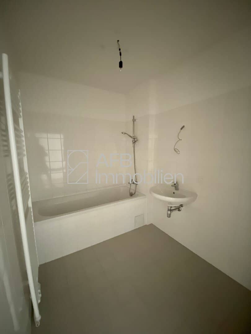 2 months rent free - 3-room cooperative apartment with large west balcony facing greenery near Don Bosco