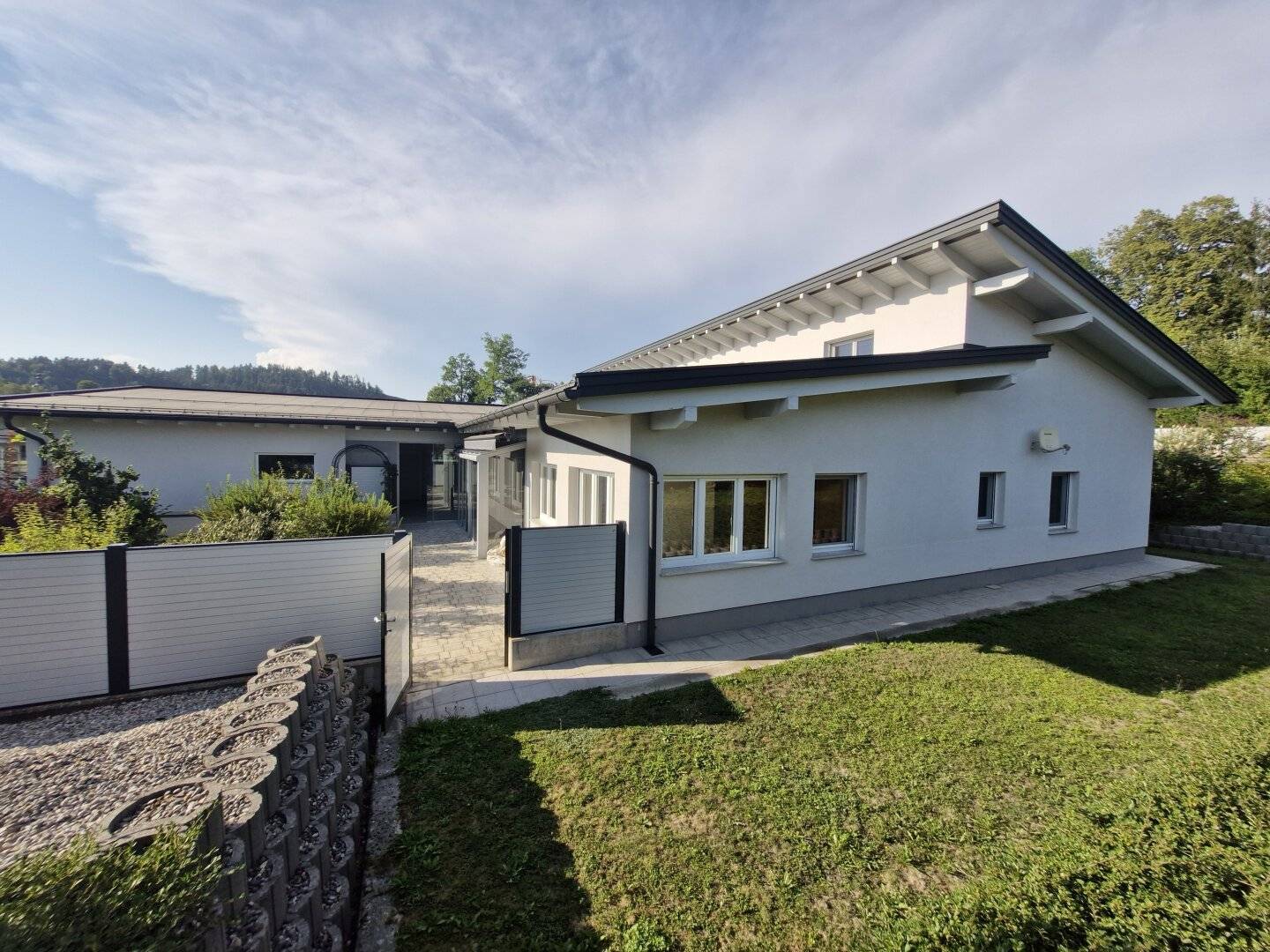 Moderner, schöner Bungalow mit ausgebautem Dachgeschoß in Top-Lage     im Unterkärntner Seengebiet     BJ 2016
