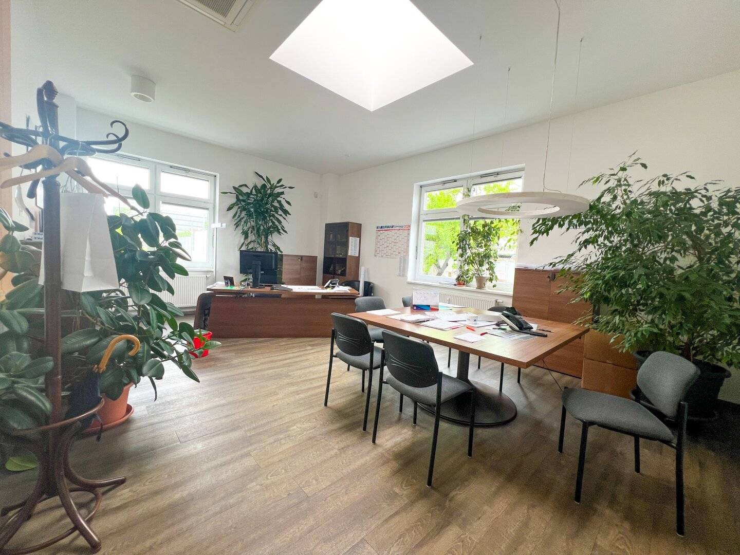 Office and storage space near U6-Perfektastraße station